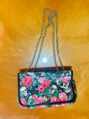 💜Betsey Johnson skull sequin purse